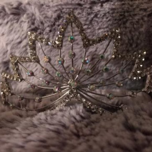 Glitzy Tiara main image 2